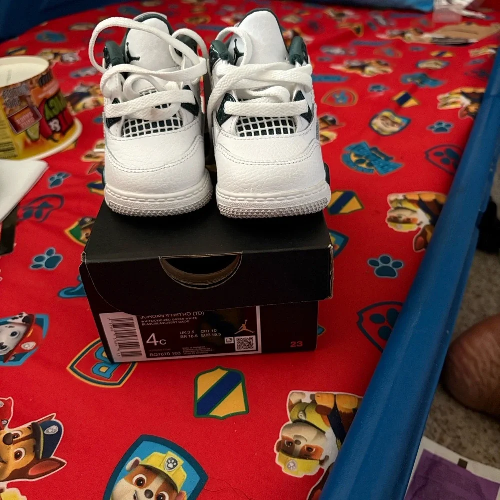 Jordan Baby Sneakers in White and Dark Green - Picture 2 of 5